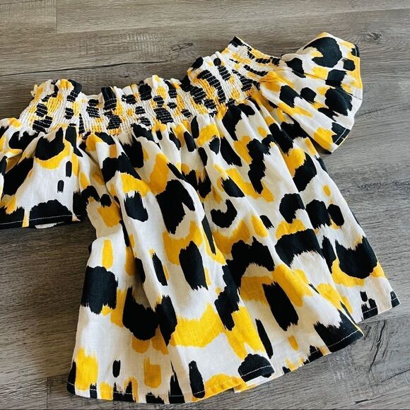 Short Sleeve Smocked Bardot Top - Picture 3 of 4